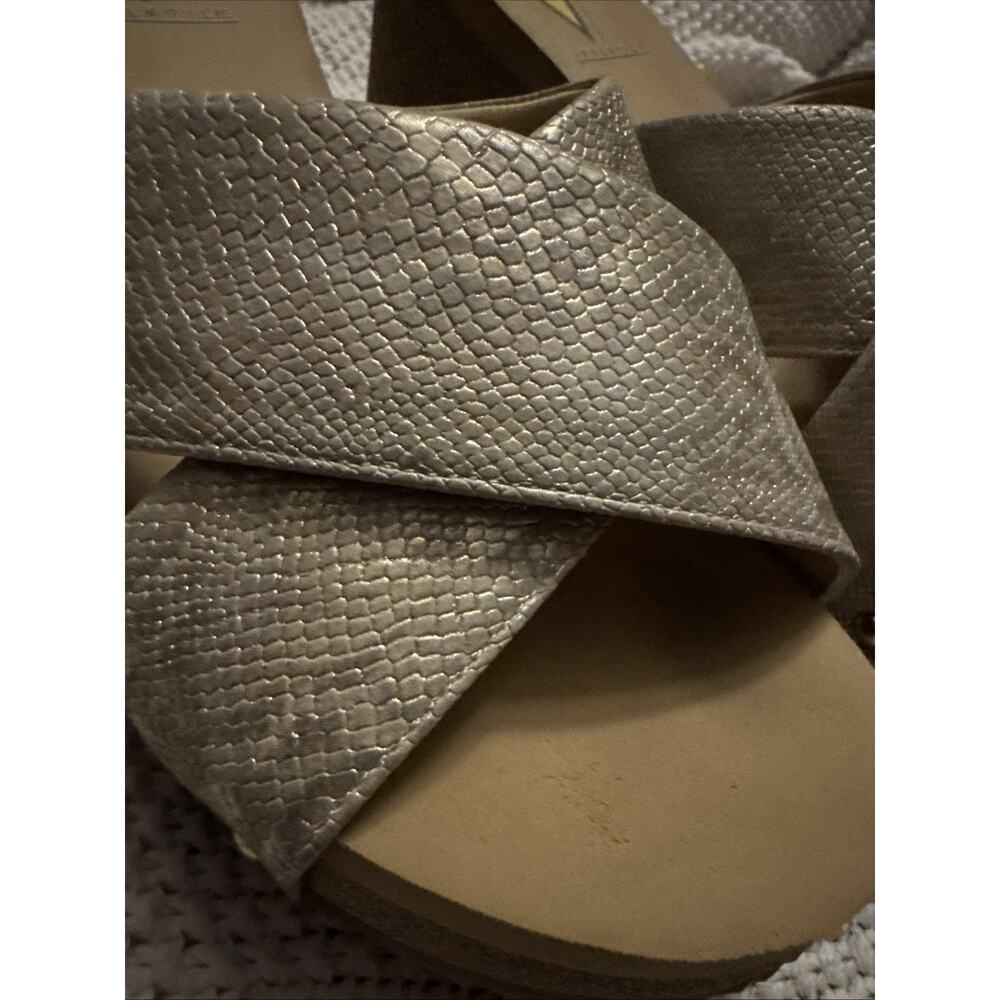 Very Volatile Riverside Gold Snake Platform Criss Cross Wedge Sandals Size 8 EUC - Picture 3 of 7